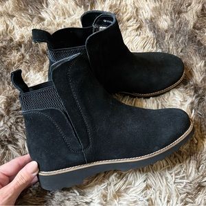 BLONDO waterproof suede black ankle booties boots 5.5